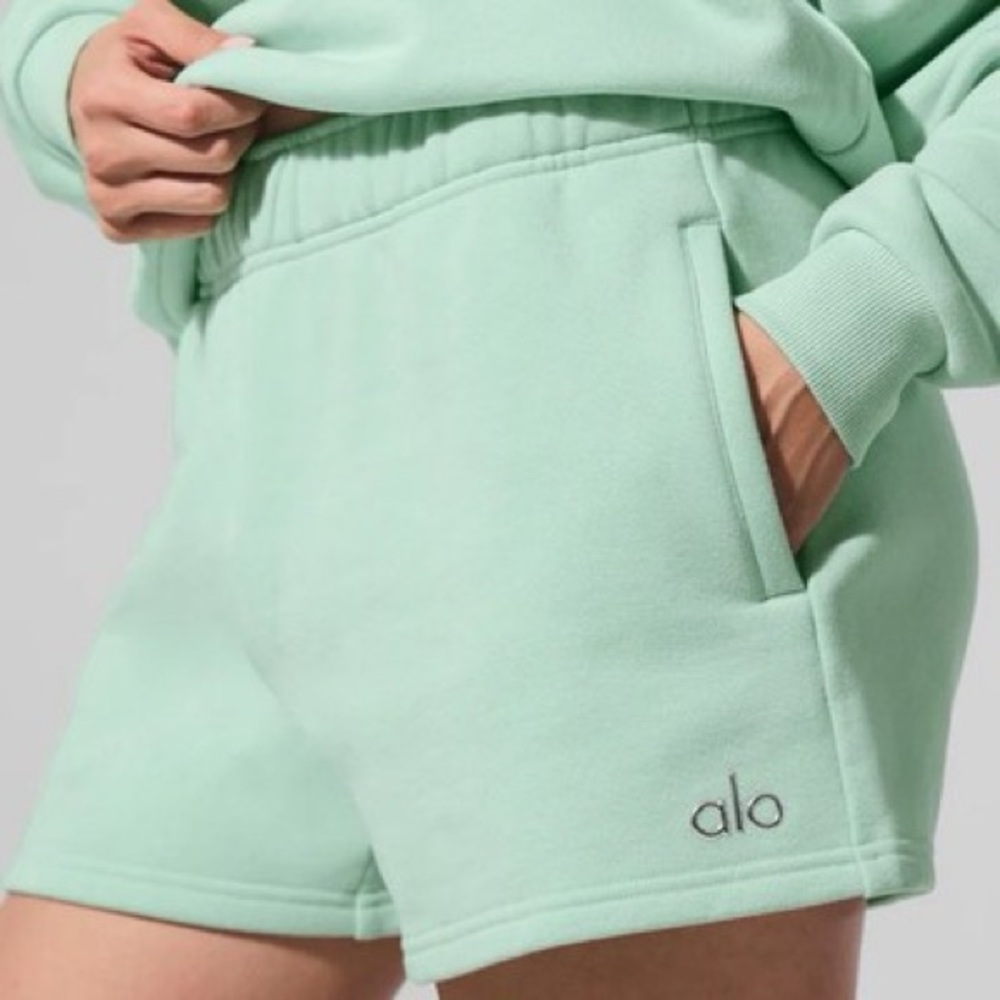 Alo Accolade Short NWT Spearmint